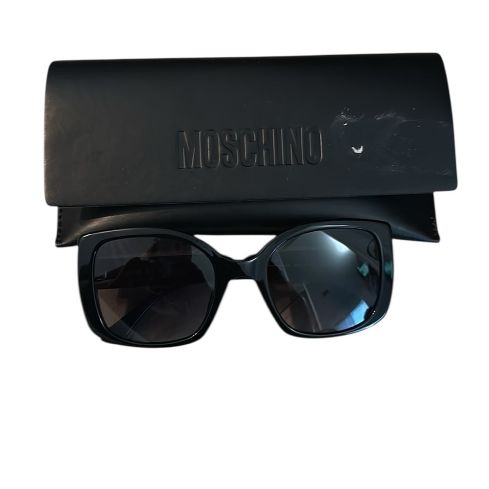 Moschino sun glasses with original case black classic sunnies elegant luxury